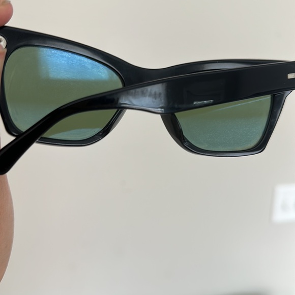 CELINE
Rectangular cat-eye sunglasses. Minimal signs of wear. - Picture 10 of 11